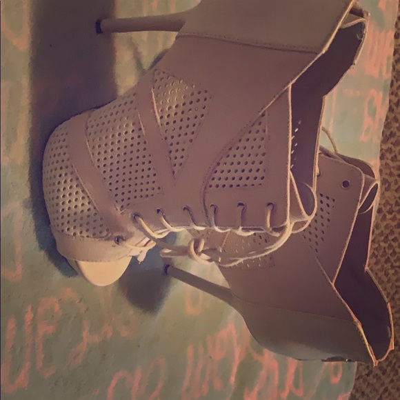 Call it spring heels - Picture 1 of 3